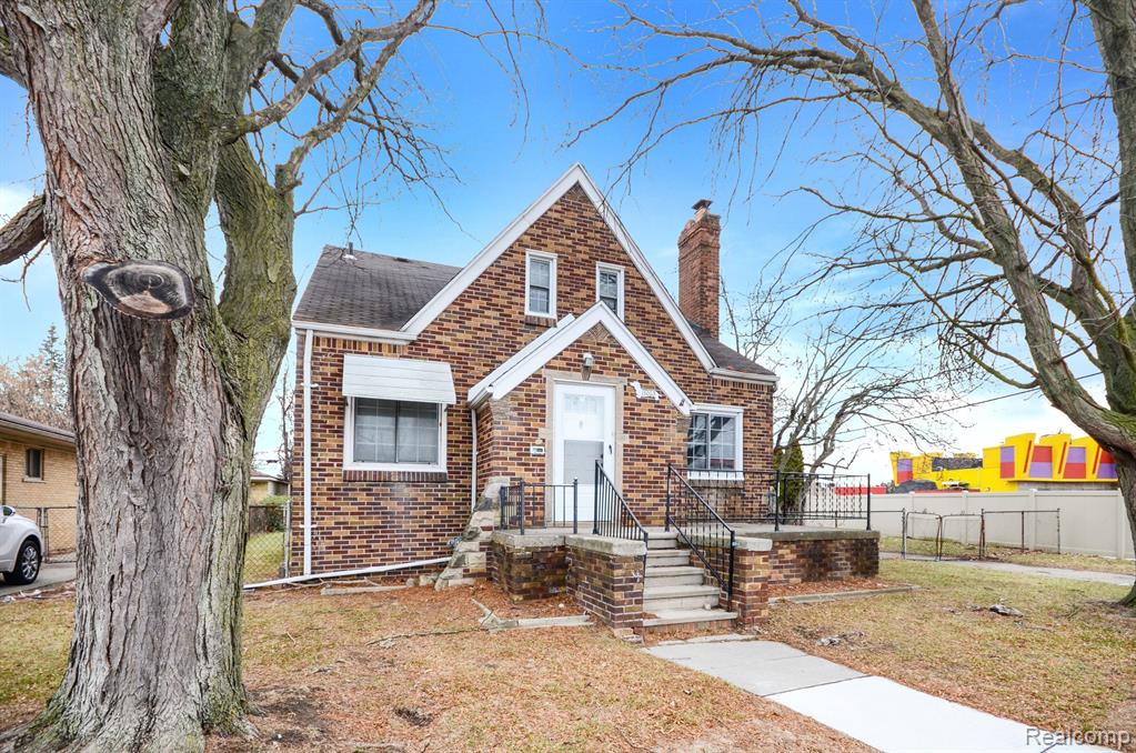 15065 Lincoln Avenue Eastpointe, MI 48021 - Photo 2 of 25