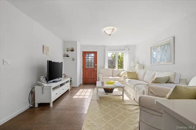 $1,300,000 | 30 Oneida Street, Ocean Beach, NY 11770