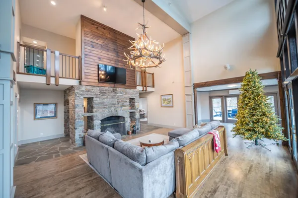 $2,099,000 | 6 Trail View Lane, West Dover, VT 05356