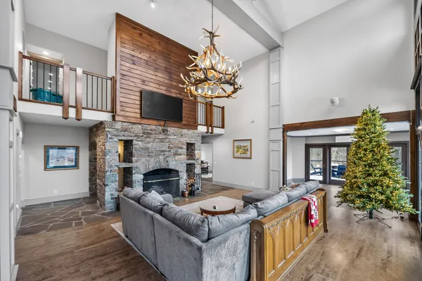 $2,099,000 | 6 Trail View Lane, West Dover, VT 05356