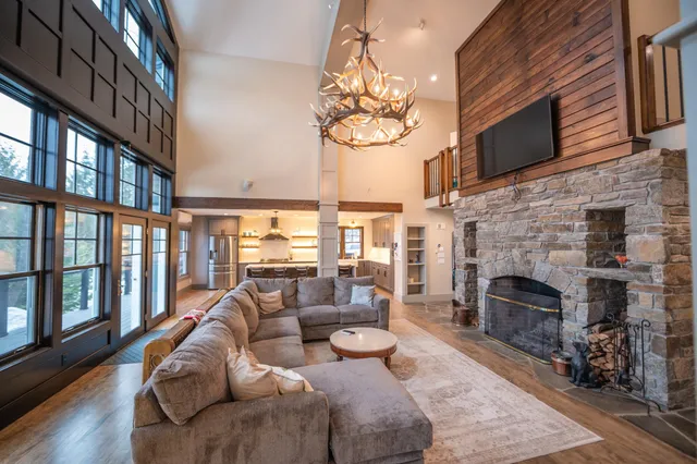 $2,099,000 | 6 Trail View Lane, West Dover, VT 05356