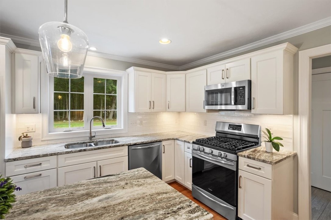 42 Lantern Road Lincoln, RI 02865 - Photo 14 of 50 Gallery Image 14