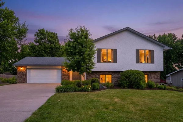 $489,900 | 4027 Elmwood Drive, St. Bonifacius, MN 55375