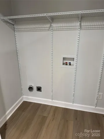 a view of backyard of the house