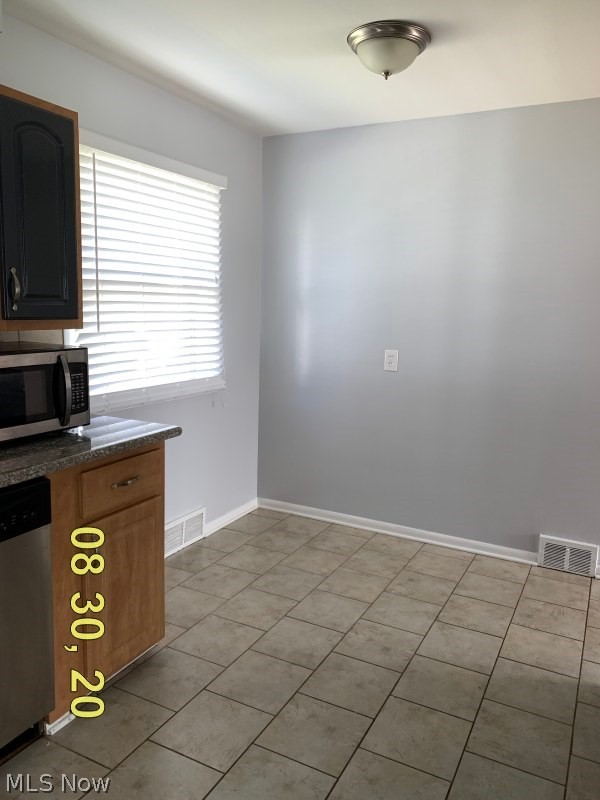 15501 Wingate Road Maple Heights, OH 44137 - Photo 5 of 17 Gallery Image 5
