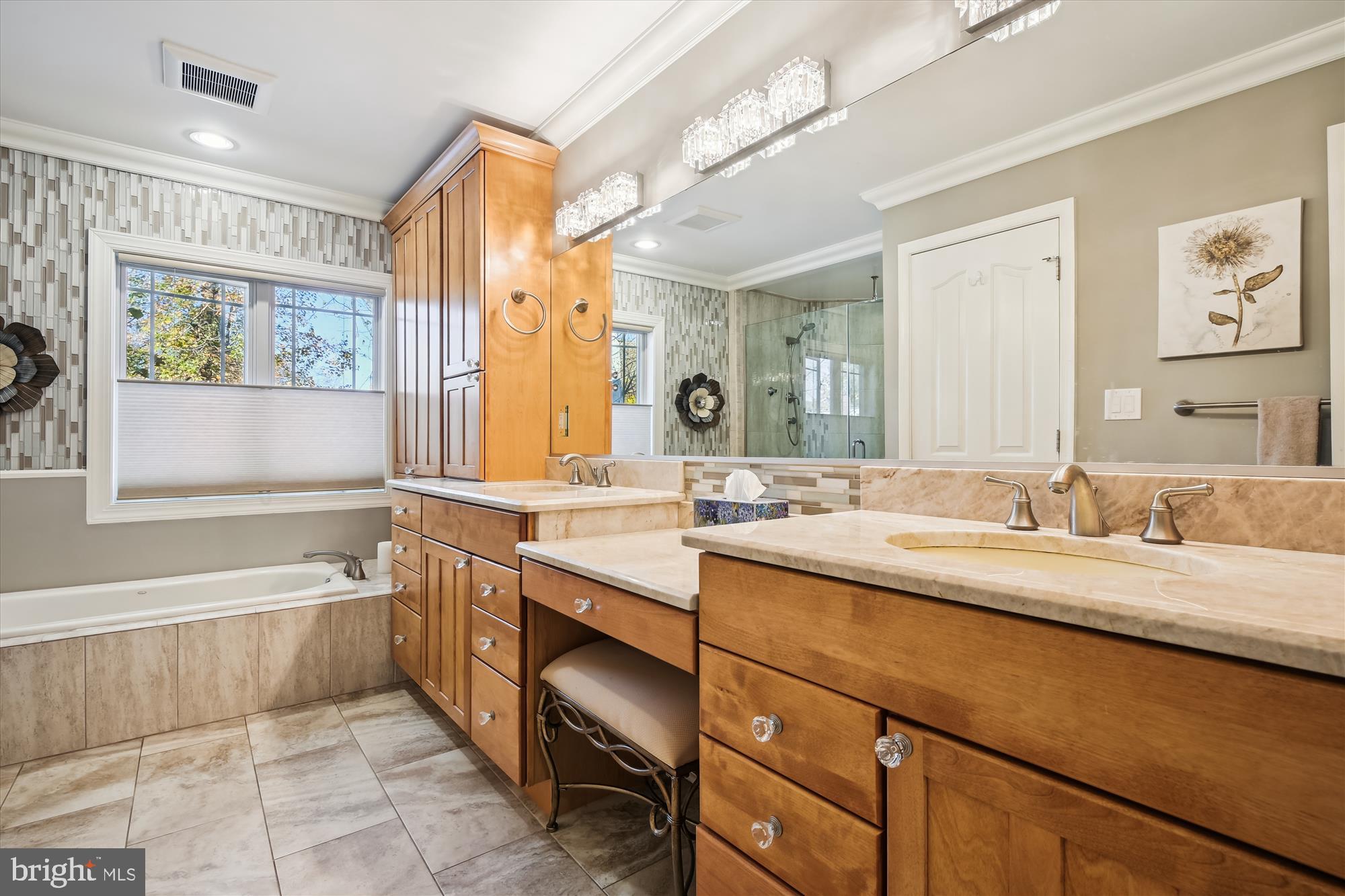 185 Inverness Road Severna Park, MD 21146 - Photo 22 of 55 Main Level Primary Suite