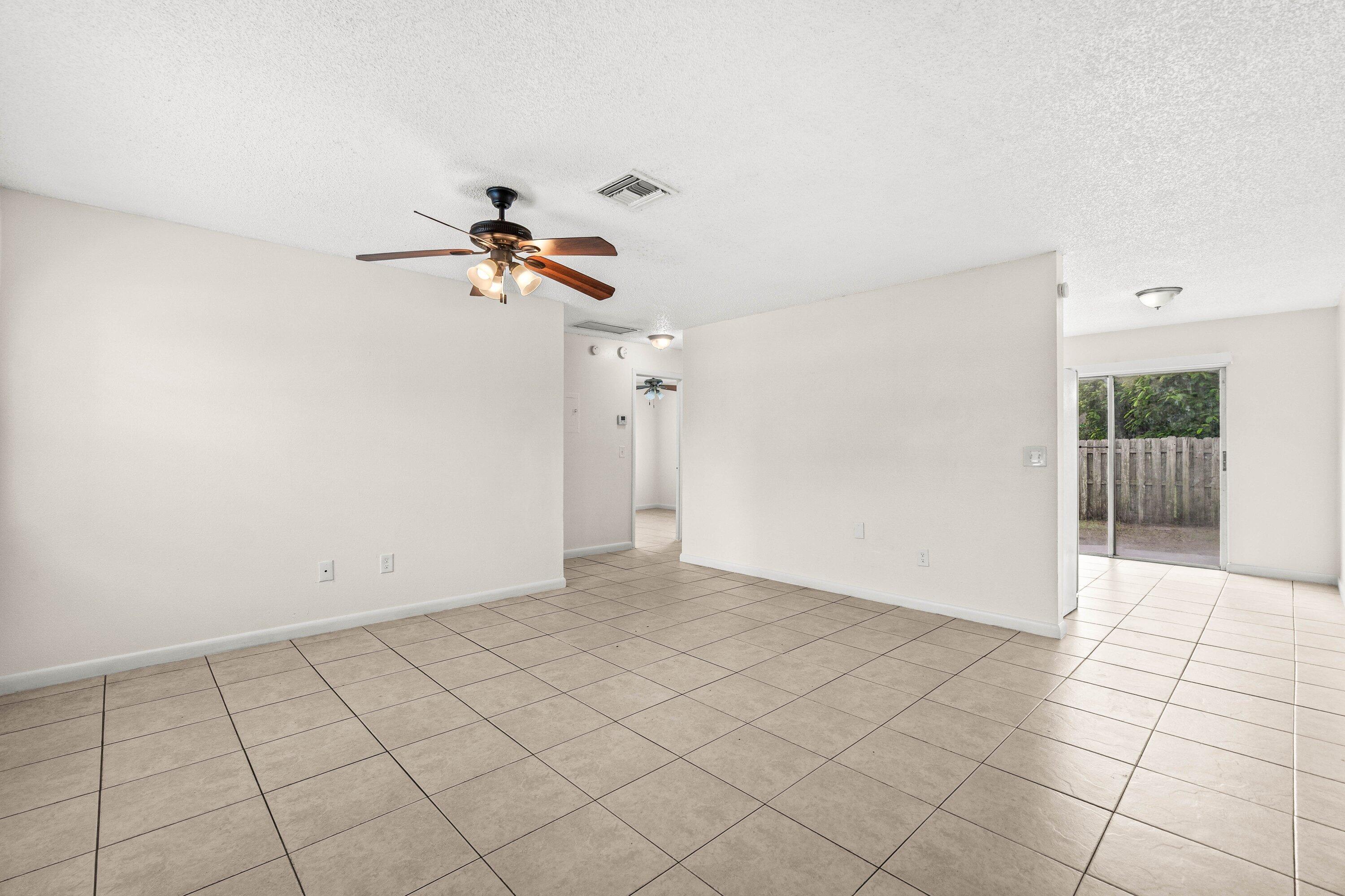 4807 Gulfstream Road Lake Worth, FL 33461 - Photo 11 of 20 012-4807GulfstreamRoad-LakeWorthBeach-FL