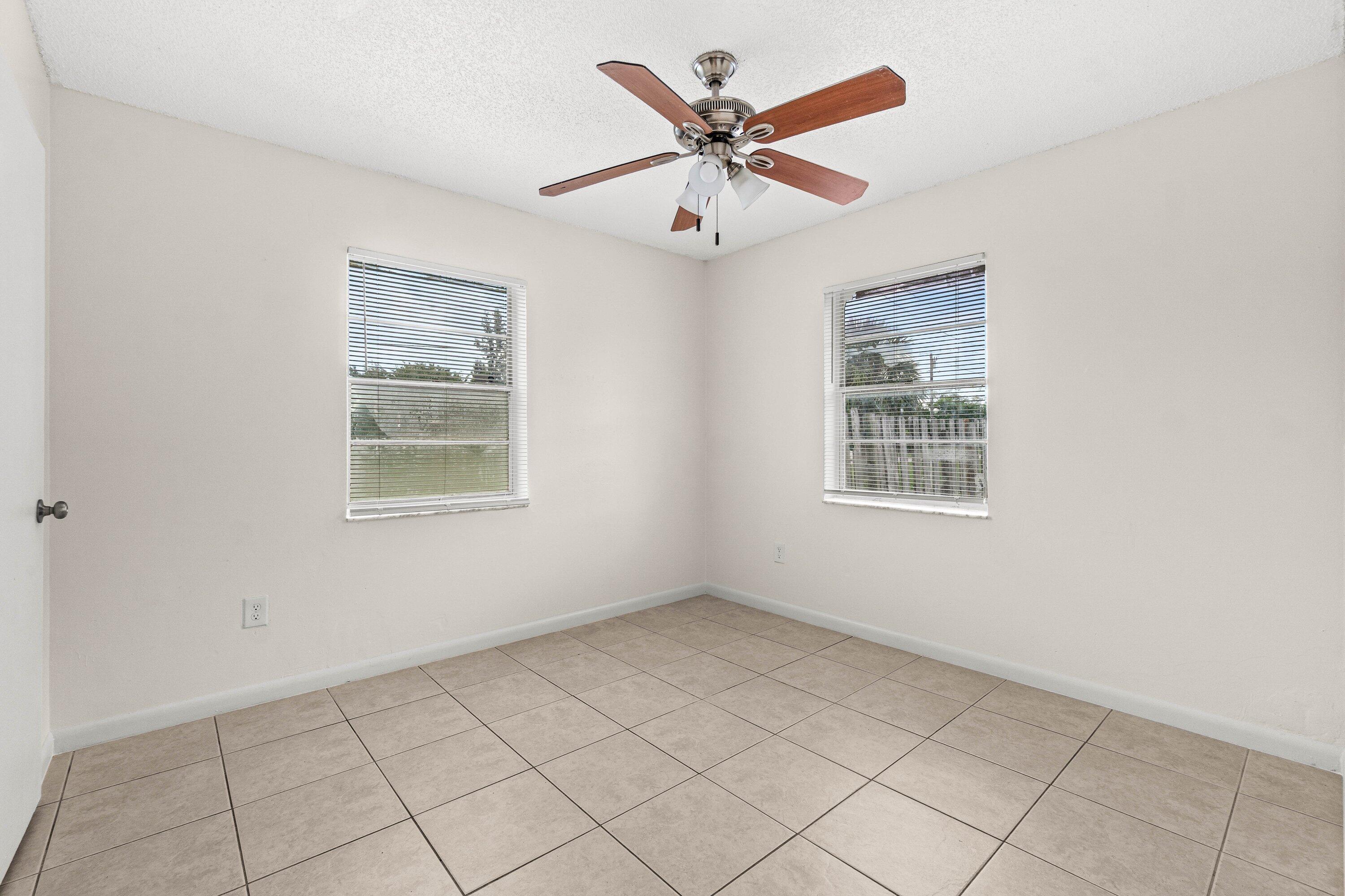 4807 Gulfstream Road Lake Worth, FL 33461 - Photo 15 of 20 016-4807GulfstreamRoad-LakeWorthBeach-FL