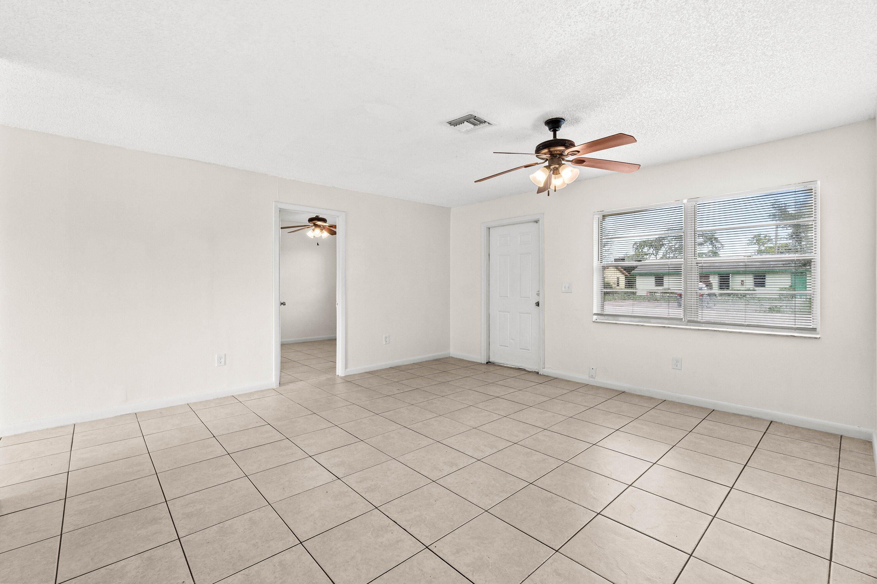 4807 Gulfstream Road Lake Worth, FL 33461 - Photo 4 of 20 005-4807GulfstreamRoad-LakeWorthBeach-FL