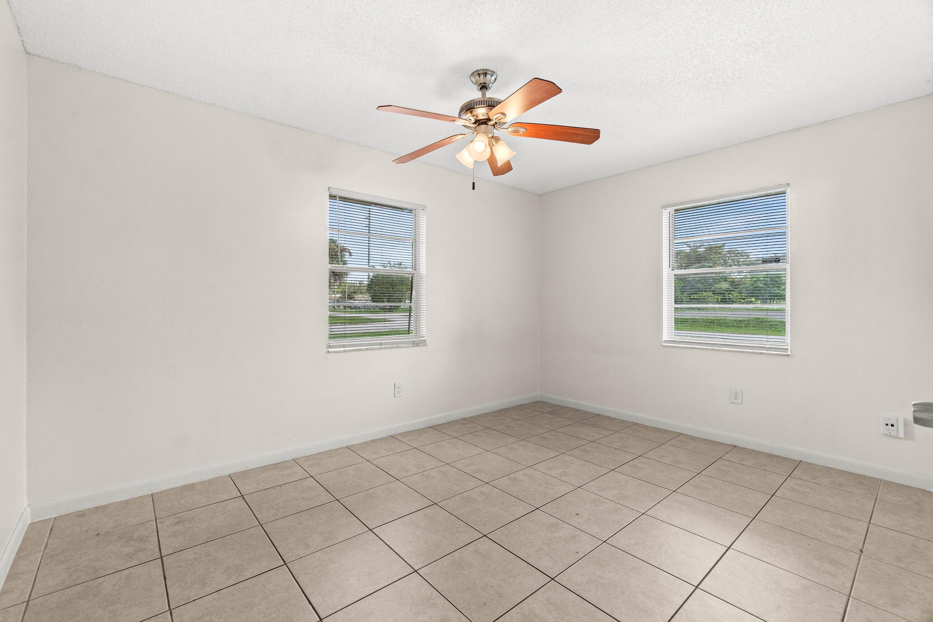 4807 Gulfstream Road Lake Worth, FL 33461 - Photo 9 of 20 010-4807GulfstreamRoad-LakeWorthBeach-FL