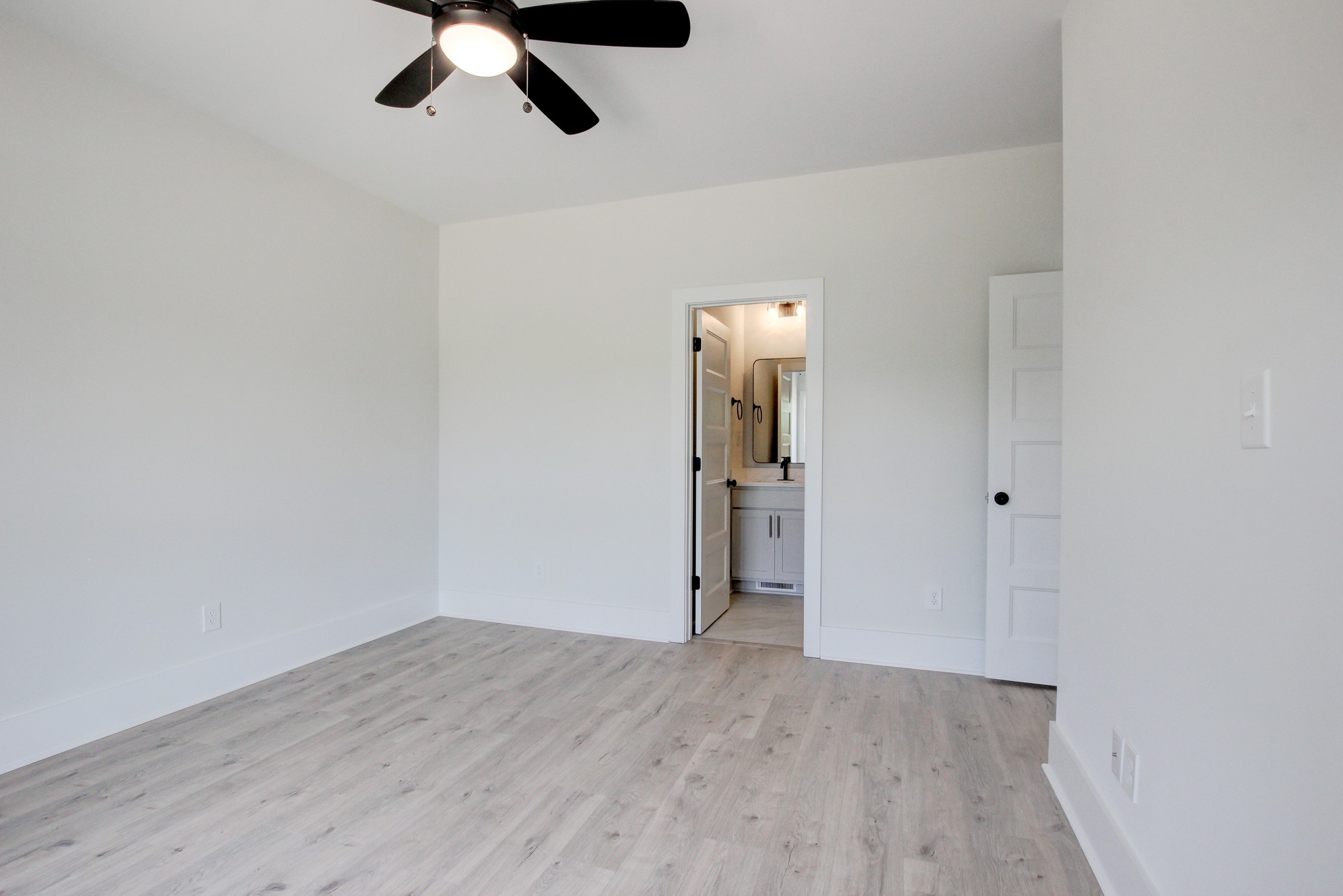 2575 Lock B Road North Clarksville, TN 37043 - Photo 12 of 64 Gallery Image 12