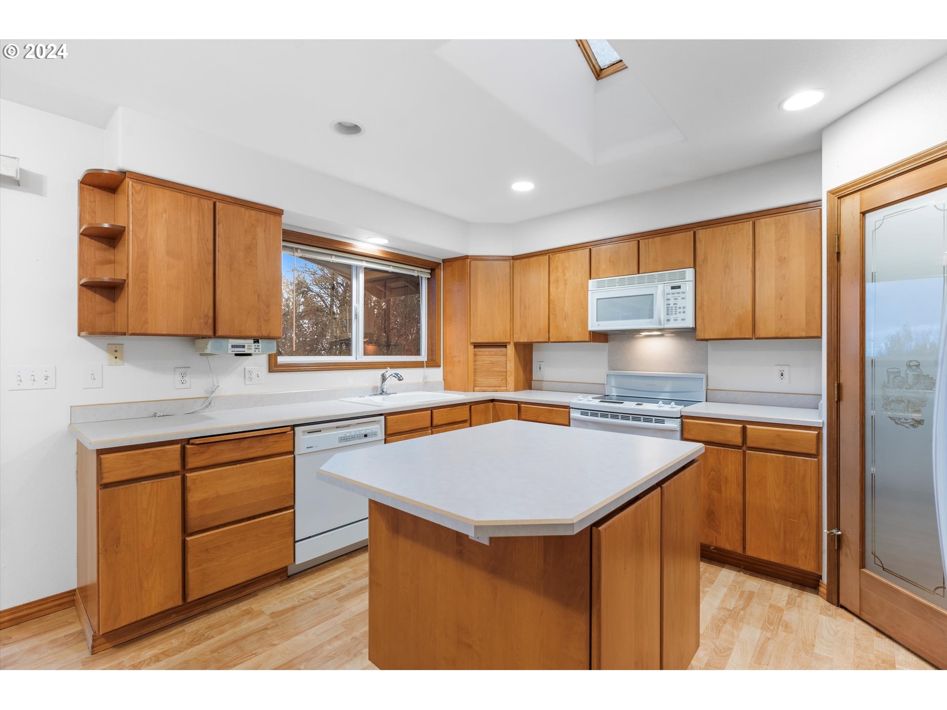 10400 Northwest Laidlaw Road Portland, OR 97229 - Photo 27 of 48 Kitchen