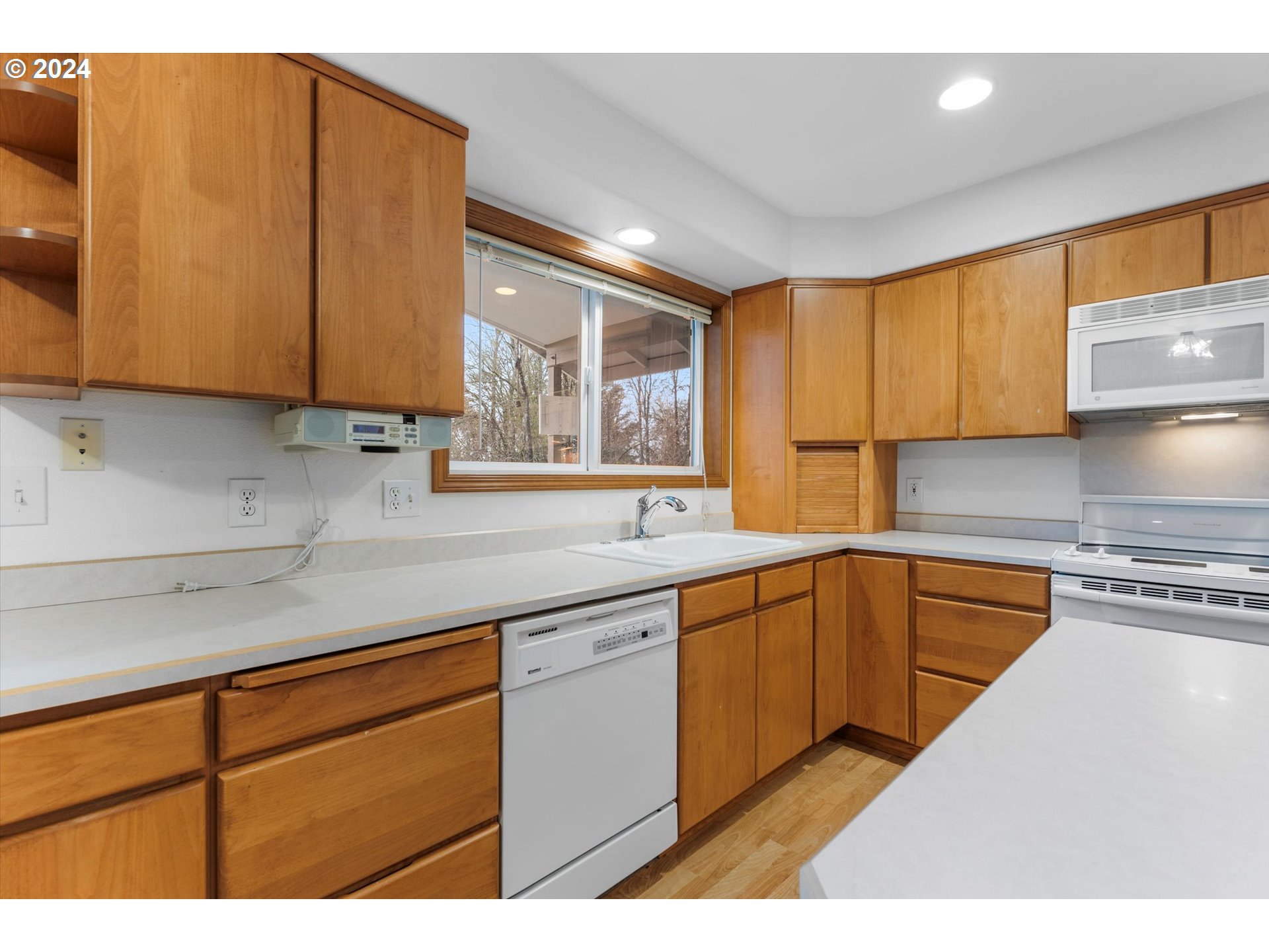 10400 Northwest Laidlaw Road Portland, OR 97229 - Photo 28 of 48 Kitchen