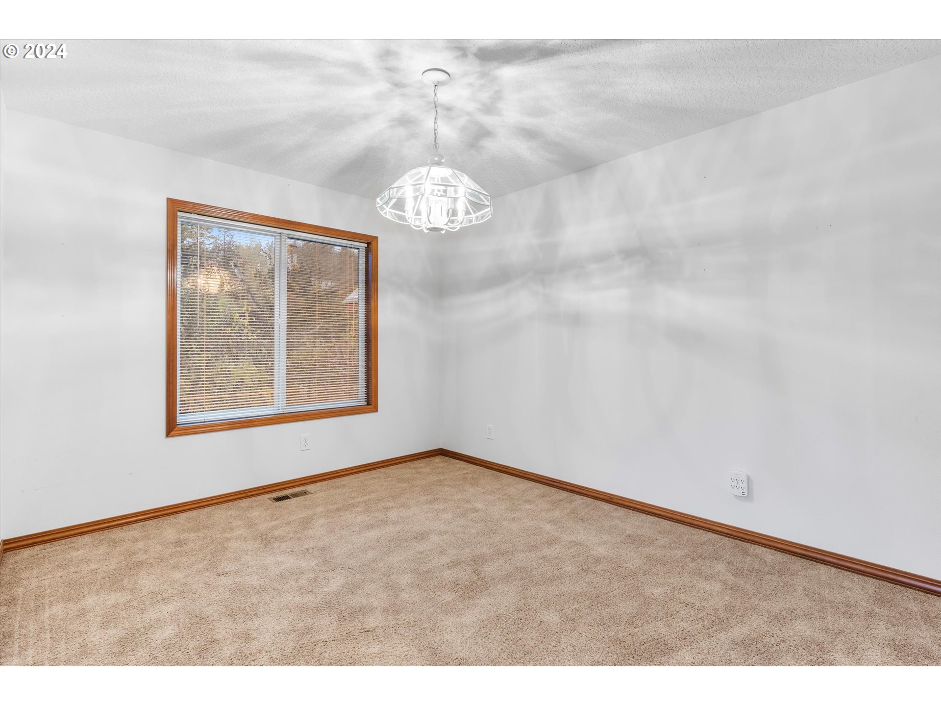 10400 Northwest Laidlaw Road Portland, OR 97229 - Photo 32 of 48 Dining Room