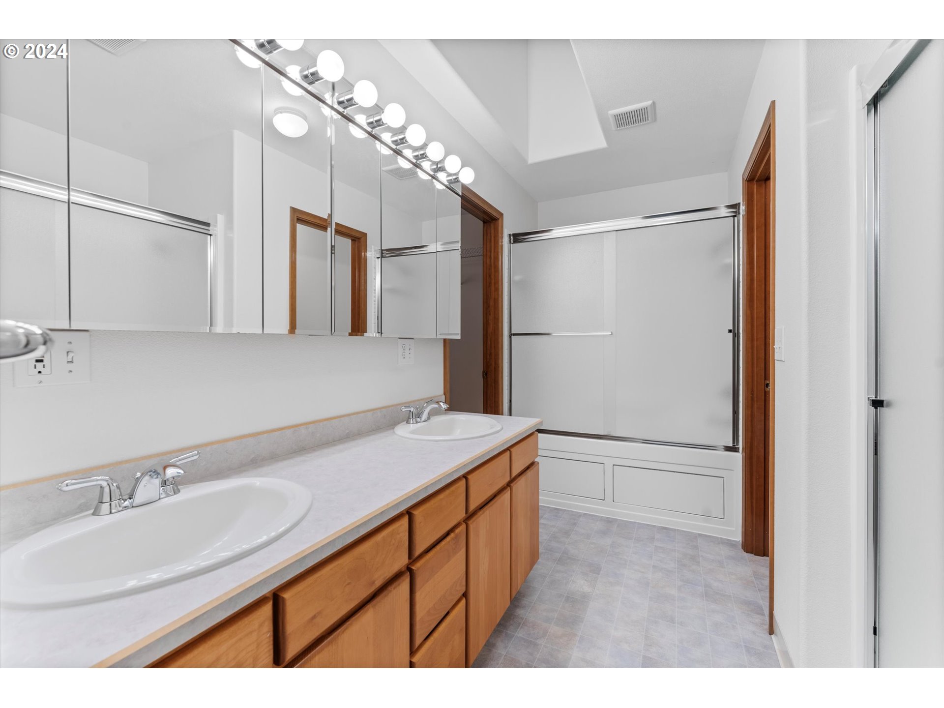 10400 Northwest Laidlaw Road Portland, OR 97229 - Photo 36 of 48 Bathroom