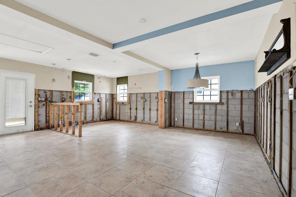 16218 1st Street East Redington Beach, FL 33708 - Photo 4 of 20