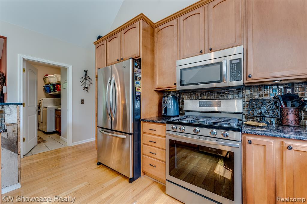 671 North Hughes Road Howell, MI 48843 - Photo 12 of 60