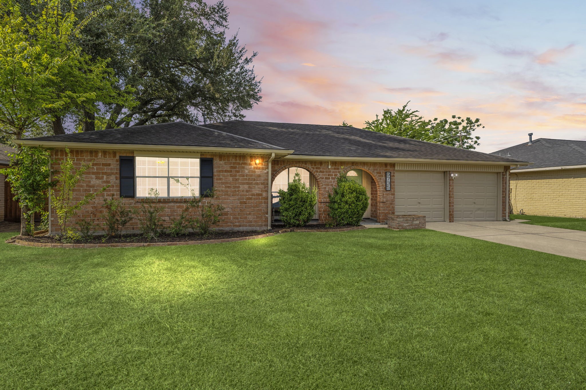 9735 Kemp Forest Drive Houston, TX 77080 - Photo 2 of 25 Welcome Home to 9735 Kemp Forest!