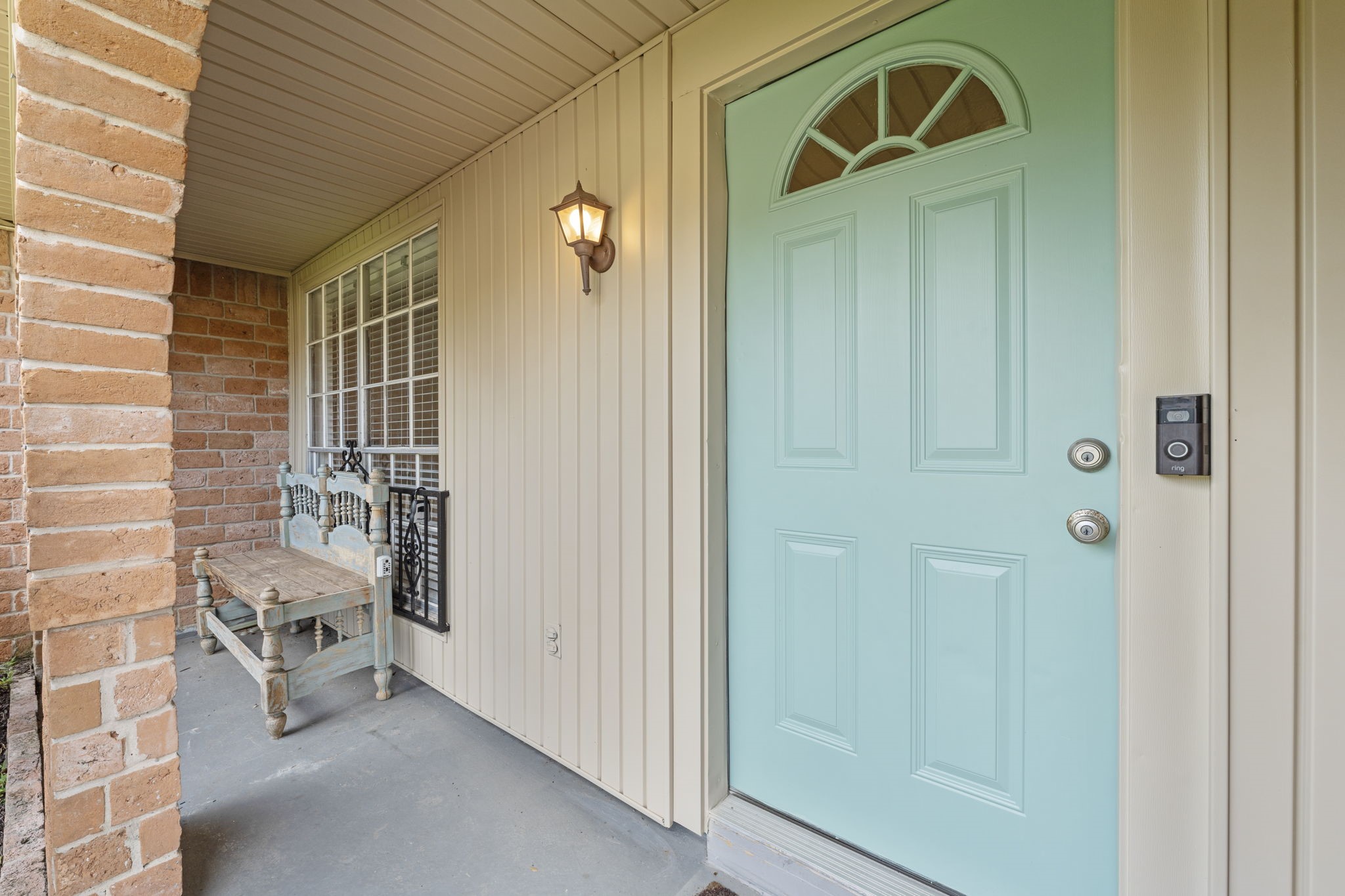 9735 Kemp Forest Drive Houston, TX 77080 - Photo 4 of 25 Charming Front Porch