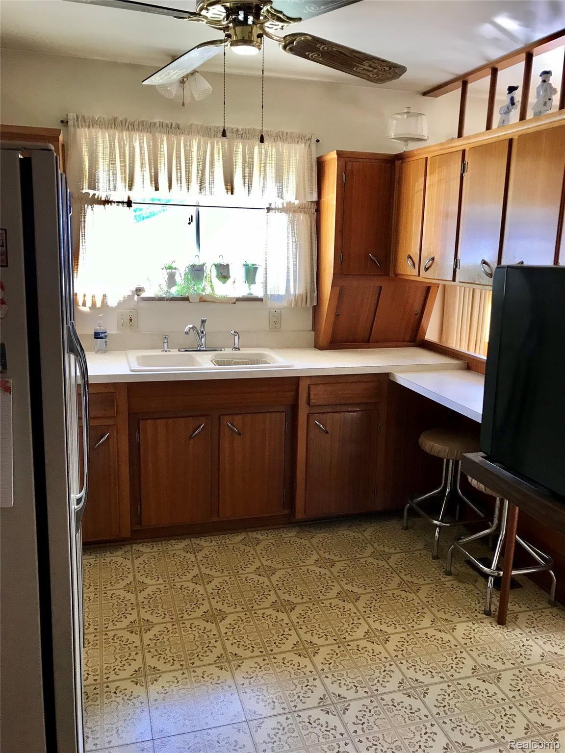 1407 South Gulley Road Dearborn, MI 48124 - Photo 6 of 17 IMG-1642.jpg