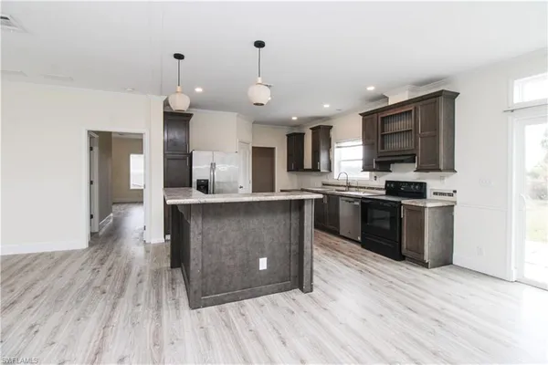 $2,395 | 4660 43rd Avenue Northeast, Naples, FL 34120