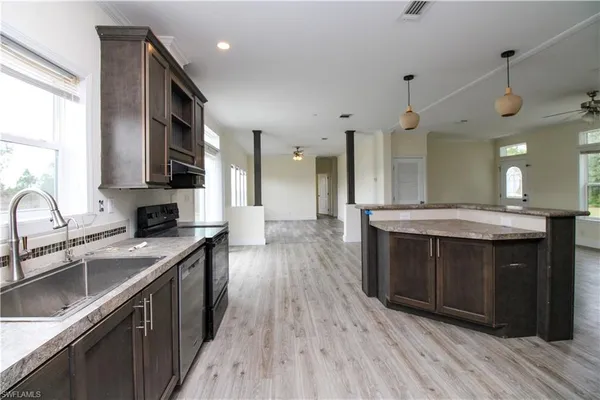 $2,395 | 4660 43rd Avenue Northeast, Naples, FL 34120