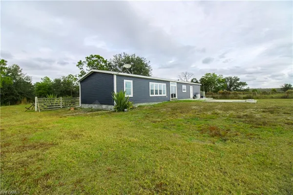 $2,395 | 4660 43rd Avenue Northeast, Naples, FL 34120