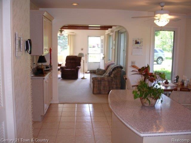 4840 Wye Oak Road Bloomfield Hills, MI 48301 - Photo 20 of 25 Kitchen Connects to Family Room.