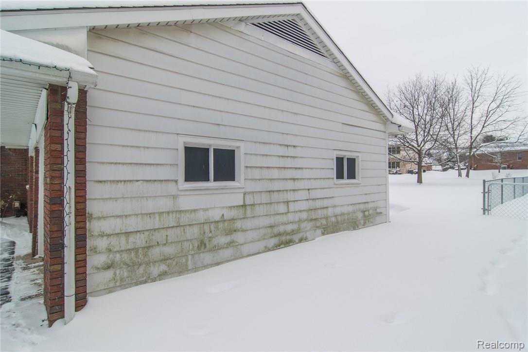 2890 Walbridge Drive Rochester, MI 48307 - Photo 33 of 40 DSC_1856.jpg
