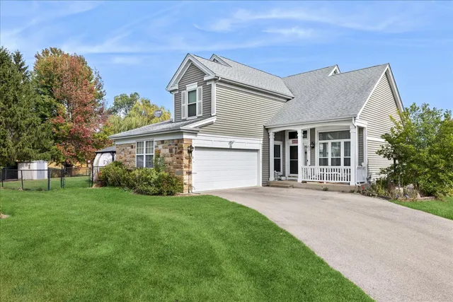 $389,000 | 10 Barrington Court, Lake In The Hills, IL 60156