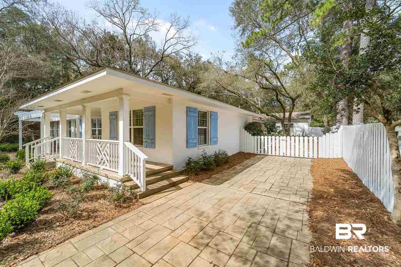 14143 Oak Street Magnolia Springs, AL 36555 - Photo 6 of 45 Driveway Side
