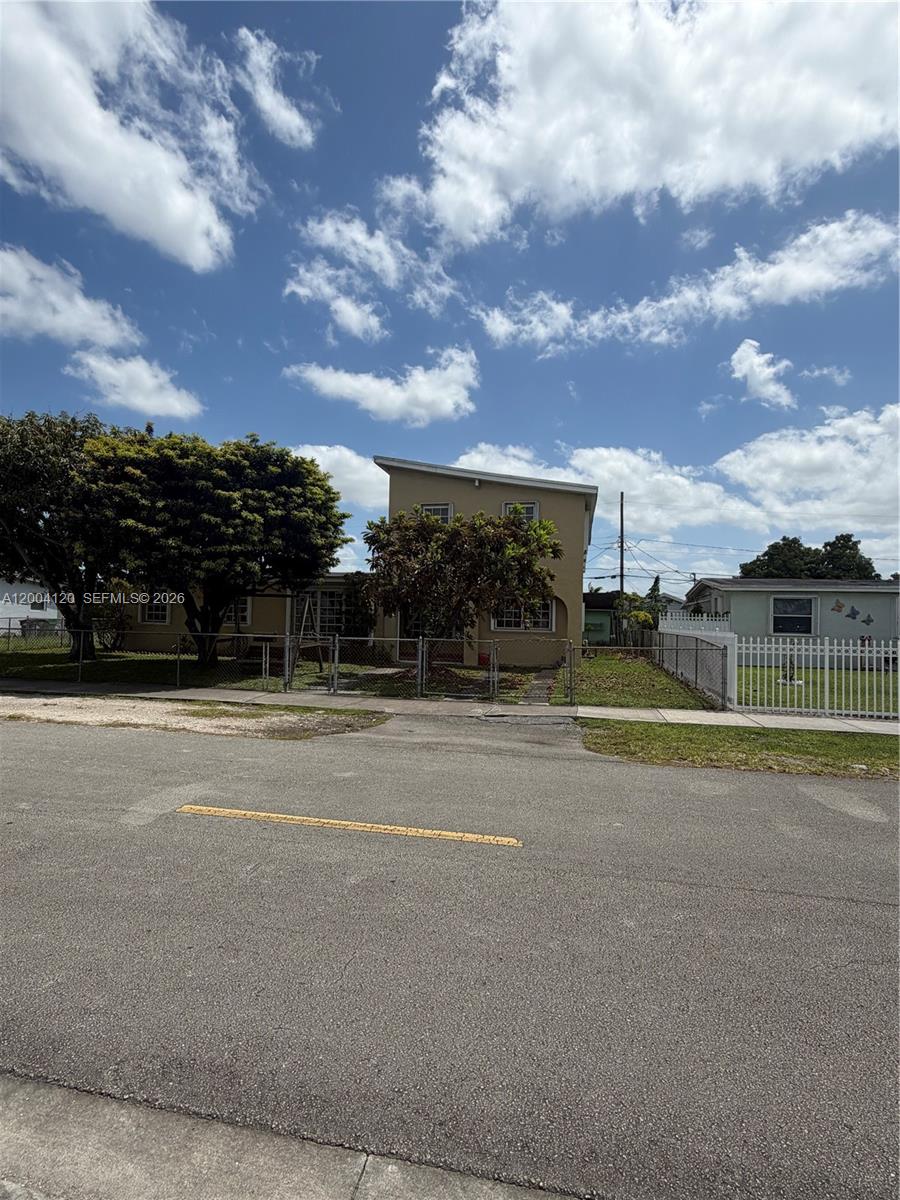 10910 Southwest 40th Street Miami, FL 33165 - Photo 22 of 40