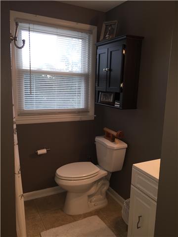 7345 Cavalier Road Nashville, TN 37221 - Photo 12 of 20 Second floor full bath
