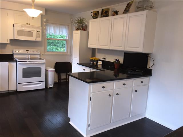 7345 Cavalier Road Nashville, TN 37221 - Photo 2 of 20 Bright and cheery open kitchen