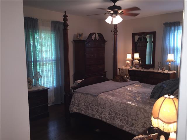 7345 Cavalier Road Nashville, TN 37221 - Photo 10 of 20 First floor bedroom
