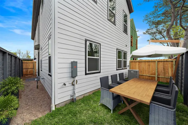 $380,000 | 1117 Highland Square Lane, Houston, TX 77091