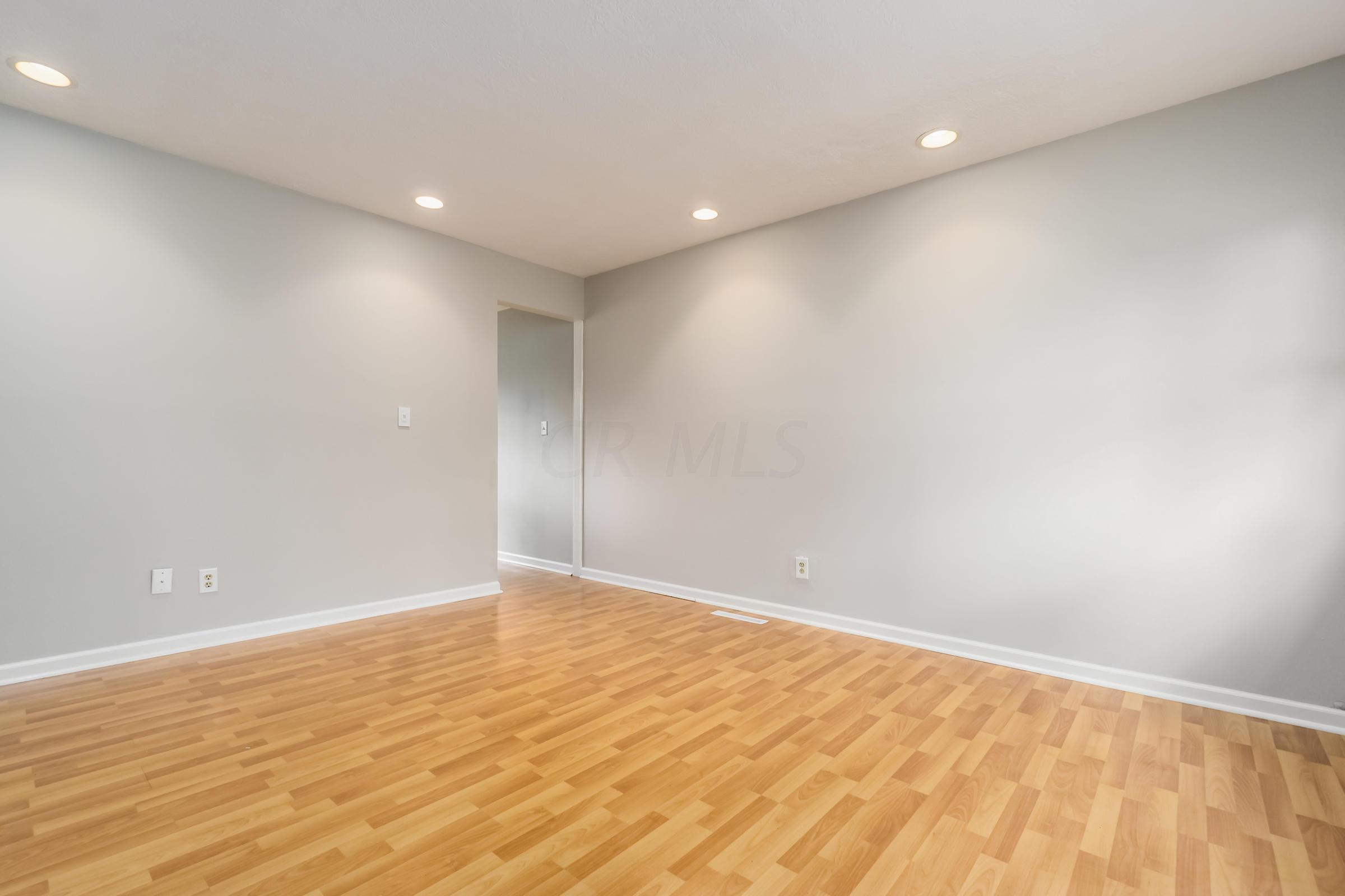 1859 Fleming Road Columbus, OH 43232 - Photo 3 of 21 Gallery Image 3
