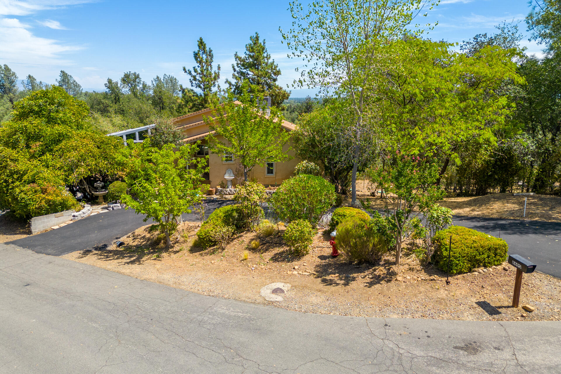 8695 Valley View Road Redding, CA 96001 - Photo 4 of 62 a backyard of a house with lots of green space