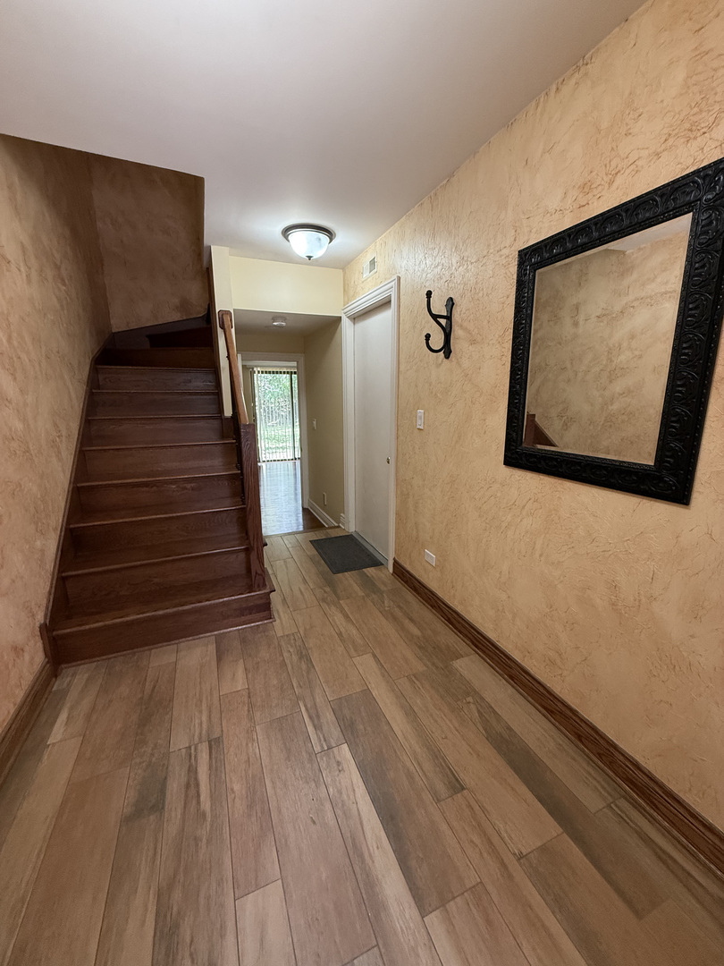 60 South Dee Road, Unit G Park Ridge, IL 60068 - Photo 2 of 23 a view of an entryway