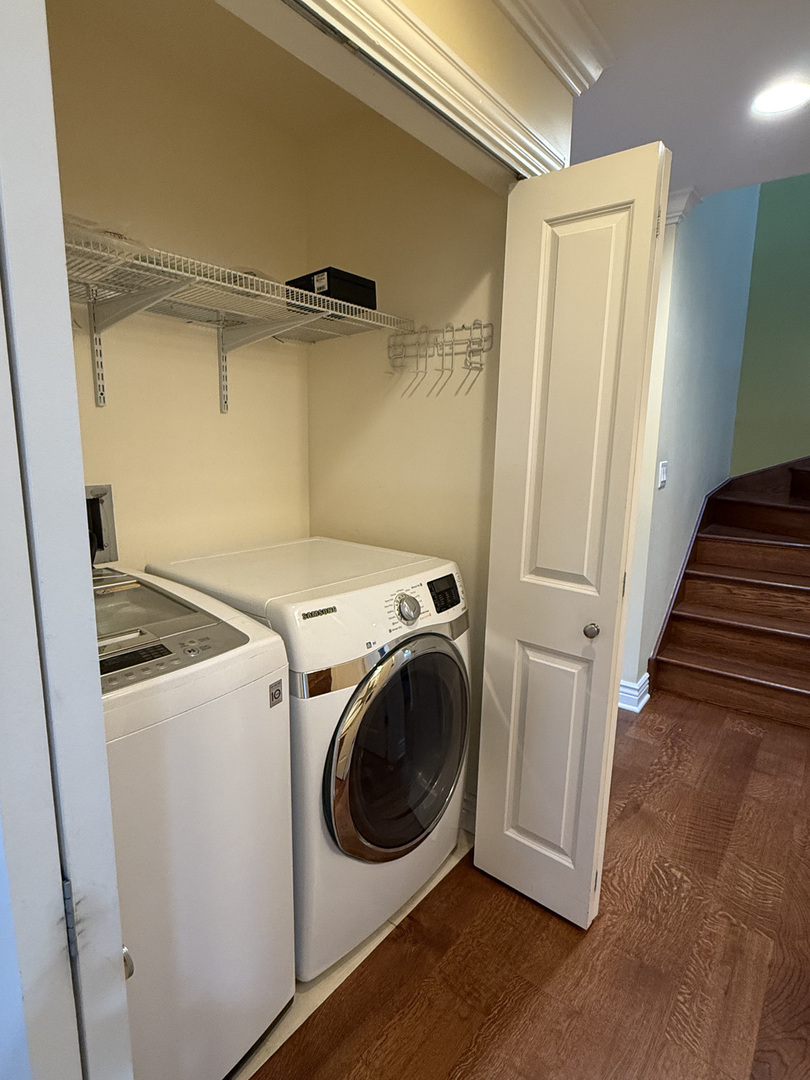 60 South Dee Road, Unit G Park Ridge, IL 60068 - Photo 8 of 23 a utility room with dryer and washer