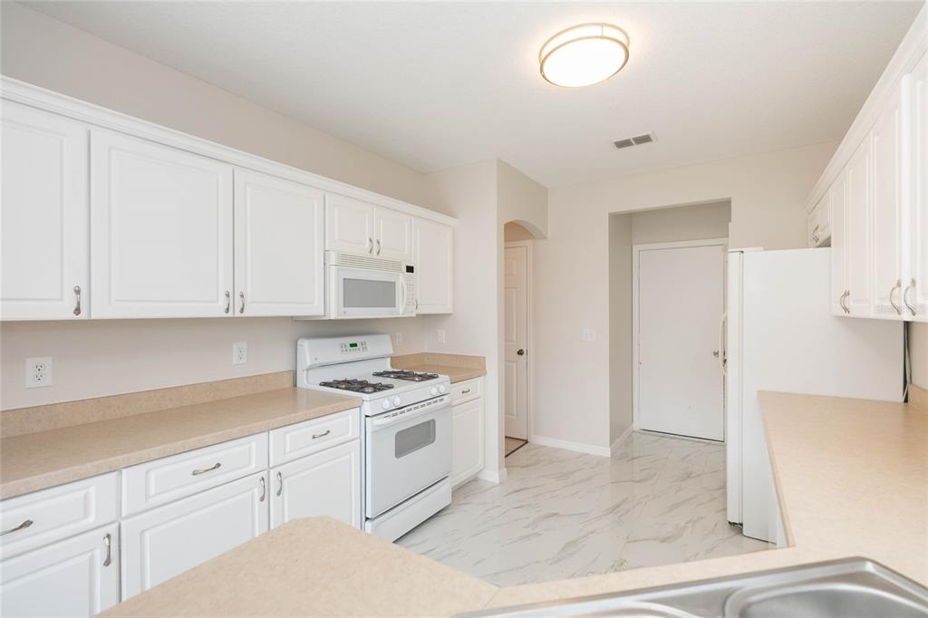 28632 Seashell Court Wesley Chapel, FL 33545 - Photo 21 of 60