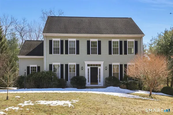$799,900 | 25 Fenwick Drive, Avon, CT 06001