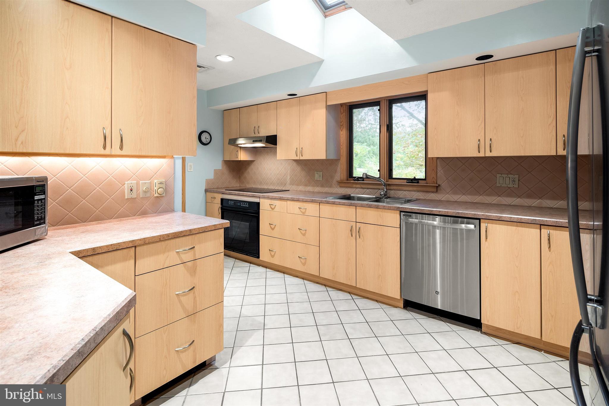 8 Lambert Lane Robbinsville, NJ 08691 - Photo 10 of 33 Kitchen