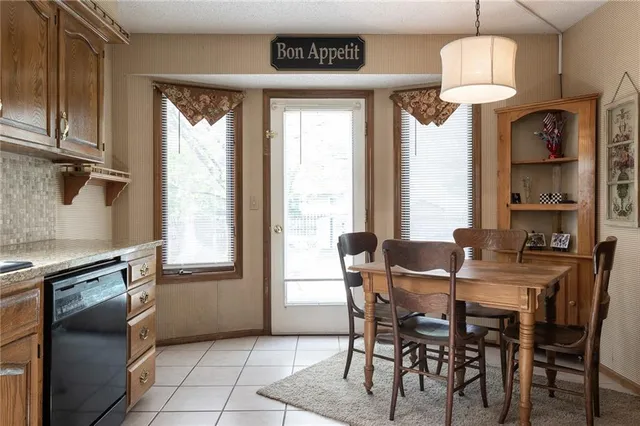 $275,000 | 3605 Northwest Dogwood Drive, Blue Springs, MO 64015