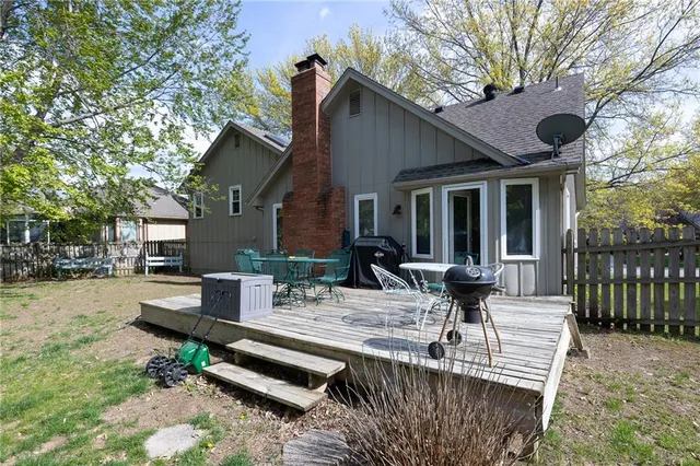 $275,000 | 3605 Northwest Dogwood Drive, Blue Springs, MO 64015