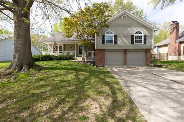 $275,000 | 3605 Northwest Dogwood Drive, Blue Springs, MO 64015