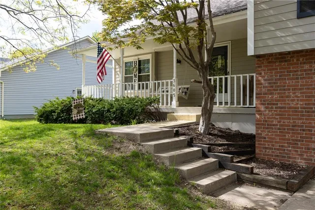 $275,000 | 3605 Northwest Dogwood Drive, Blue Springs, MO 64015