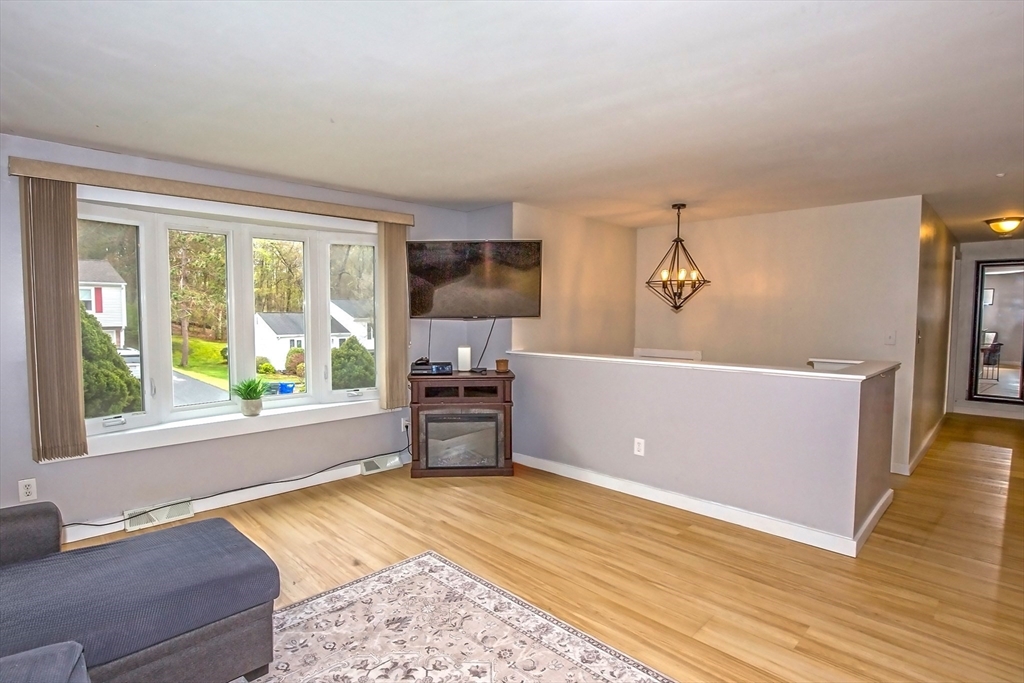 285 Ellendale Circle Springfield, MA 01128 - Photo 6 of 33 Gallery Image 6