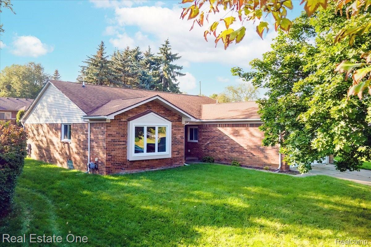 2010 Highsplint Drive Rochester, MI 48307 - Photo 1 of 36 01-01.jpg