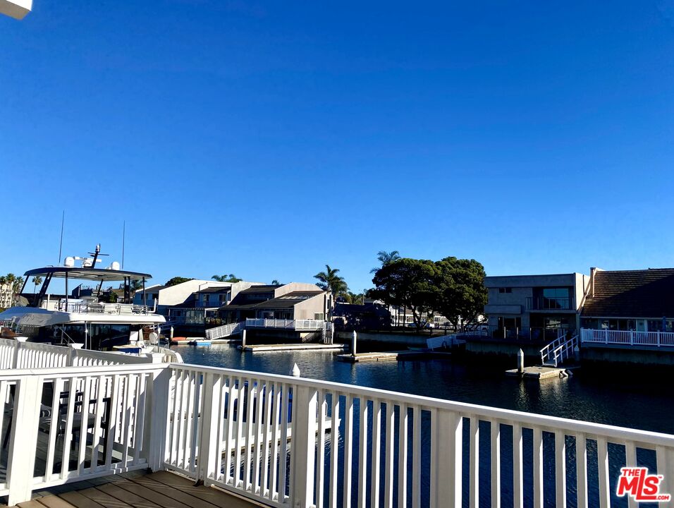 4510 Gateshead Bay Oxnard, CA 93035 - Photo 12 of 36 a view of a balcony with city view